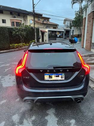 VOLVO V60 2.0 T5 R DESIGN DYNAMIC 16V TURBO GASOLINA 4P AUTOMATIZADO